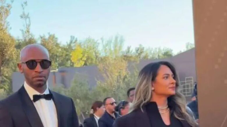 شيكابالا وزوجته إلى مقر حفل جوائز كاف بالمغرب