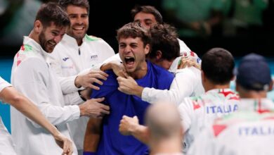 إيطاليا تفوز على إسبانيا وتحرز لقب كأس ديفيز للتنس