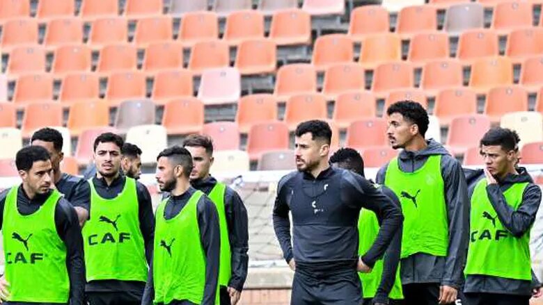حدث فجرا في الزمالك.. مزاد لبيع اللاعبين.. وشقيق عبدالمجيد يرد على التلاعب 1 فجرا في الزمالك مزاد لبيع اللاعبين وشقيق عبدالمجيد يرد