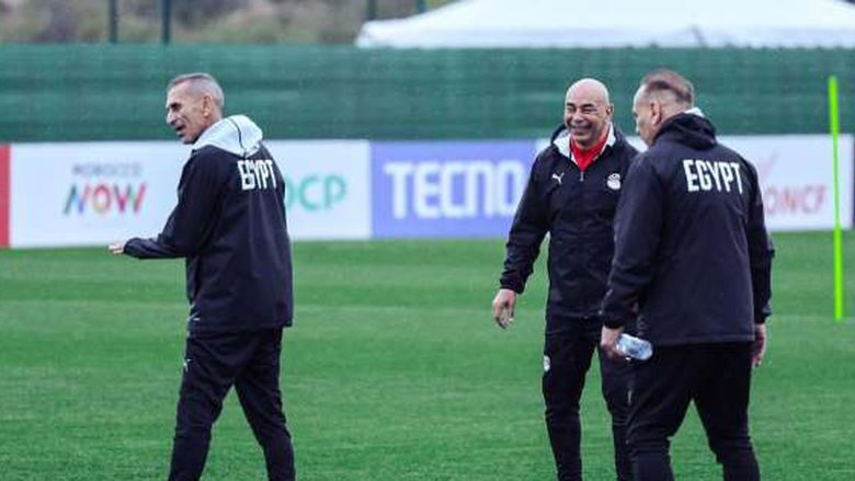 عبداللطيف اللي بيشمت في حسام والمنتخب محتاج يتعالج