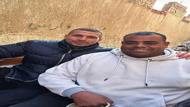 طارق حامد ونجله في زيارة للأهرامات رفقة لاعب المصري السابق (صور) 1 طارق حامد ونجله في زيارة للأهرامات رفقة لاعب المصري السابق (صور)