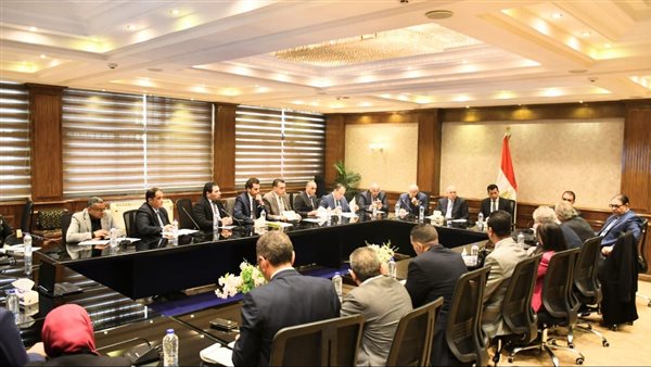 وزير الشباب والرياضة يجتمع مع اللجنة الطبية العليا لرعاية الرياضيين 1 وزير الشباب والرياضة