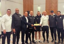 إبراهيم حسن تستقبله في مطار القاهرة عقب عودة بعثة