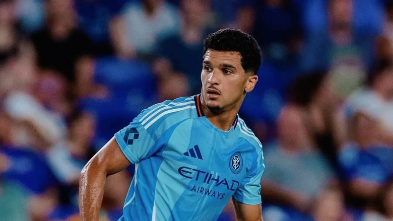 حدث فجرا في الأهلي.. التفاوض مع مهاجم دييامو زغرب وديانج إلى فالنسيا بشرط 1 فجرا في الأهلي التفاوض مع مهاجم دييامو زغرب وديانج