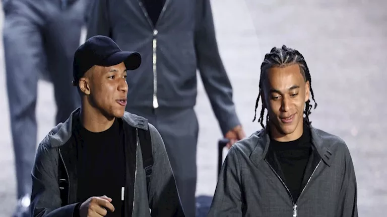 شقيق مبابي يدعم منتخب الجزائر في أمم أفريقيا 1 شقيق مبابي يدعم منتخب الجزائر في أمم أفريقيا