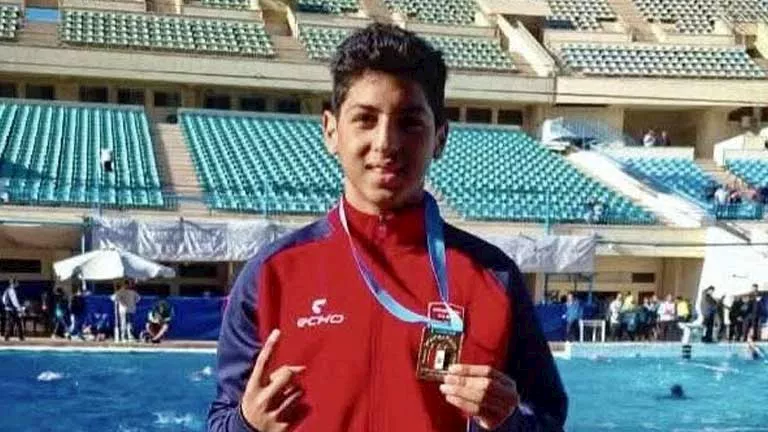 لن يسبح أحد في حارته.. تكريم الراحل يوسف عبد الملك في بطولة الجمهورية 1 لن يسبح أحد في حارته.. تكريم الراحل يوسف عبد الملك في بطولة الجمهورية