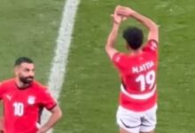 بسبب إشارات الرشوة والـ 7 ألقاب كاف يوقف ثنائي