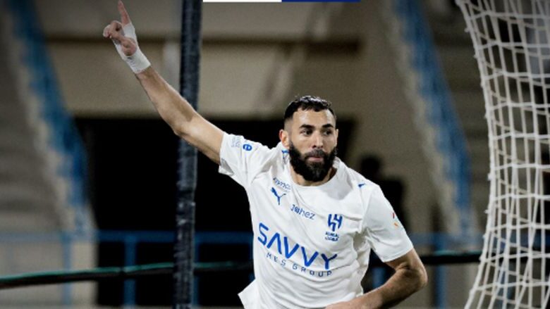 هاتريك بنزيما الخامس يقود الهلال لاكتساح الاخدود في الدوري السعودي