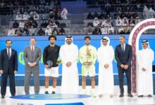 ‫ رئيس اللجنة الأولمبية يتوج الإسباني ألكاراز بلقب بطولة قطر