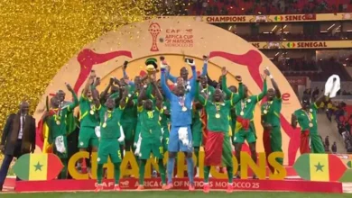 السنغال تعرض كأس أمم إفريقيا رغم القرار الرسمي بسحب اللقب