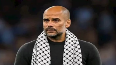 جوارديولا يعلق على احتجاج الجماهير لحظة كسر اللاعبين صيامهم