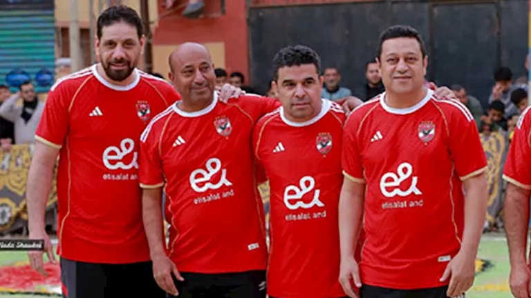 خالد الغندور يرتدي قميص الأهلي في دورة رمضانية