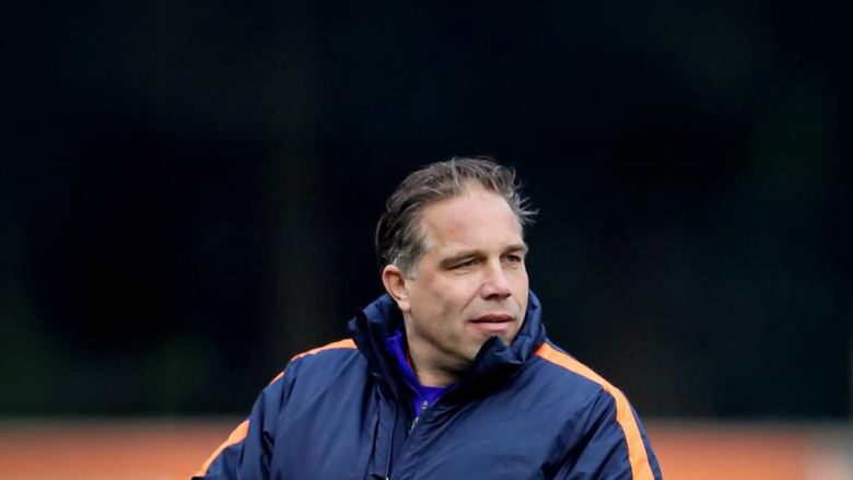 سر استثناء الخبير الأجنبي من مقصلة قطاع الكرة في الأهلي