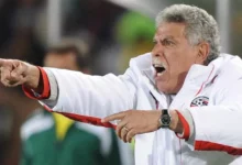 لقطة مميزة بين حسن شحاتة وأبناء الراحل محمد صبري