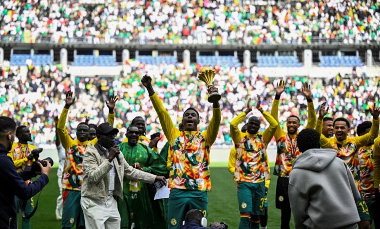 ‫ السنغال تتحدى وتحتفل بكأس إفريقيا في فرنسا والمغرب تلاحقها