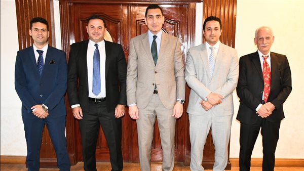 تفاصيل اجتماع وزير