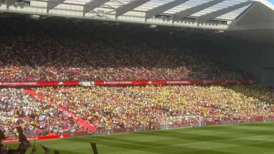 هجوم قوي من جماهير ليفربول ضد إدارة النادي خلال مباراة كريستال بالاس