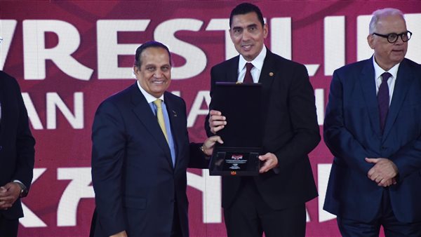 وزير الرياضة يفتتح