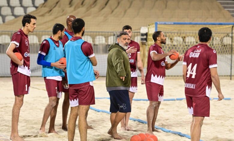 ‫ بعثة المنتخب القطري لكرة اليد الشاطئية تغادر إلى الصين
