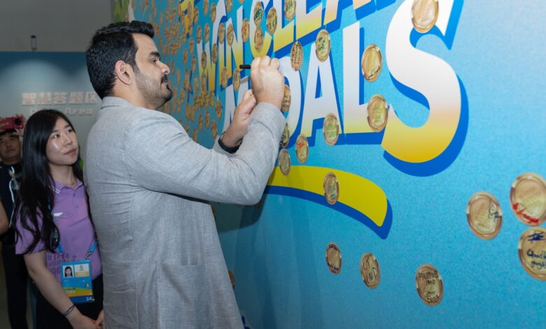 ‫ رئيس المجلس الأولمبي الآسيوي يزور قرية الرياضيين بدورة الألعاب