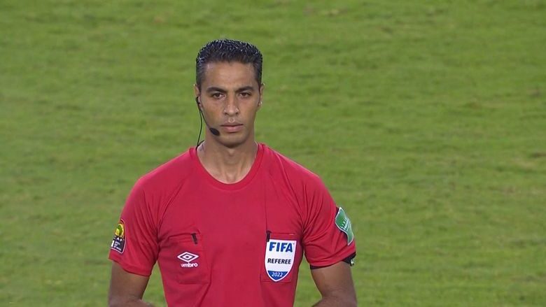 أمين عمر حكما لمباراة الأهلي والمصري في الدوري المصري
