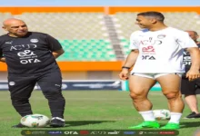 اعتراض و"ربع محترف" وعناق.. تسلسل أزمات مصطفى محمد وحسام حسن