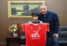 الخطيب يزور مشجع الأهلي ويطمئن على حالته الصحية