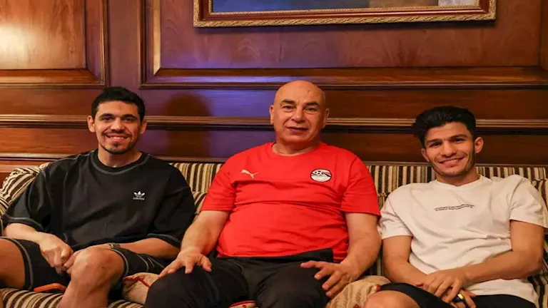 حسام حسن مع إسلام عيسي ومحمد حمدي