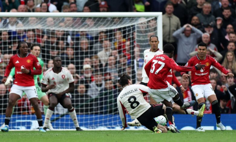 ‫ مانشستر يونايتد يُسقط ليفربول للمرة الثانية ويحسم بطاقة دوري