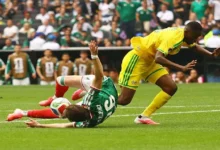 طرد تاريخي لمدافع منتخب جنوب إفريقيا | مصراوي