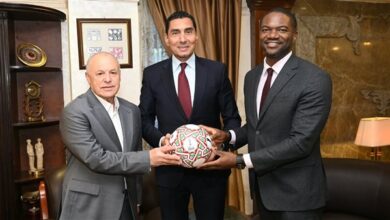 وزير الرياضة يلتقي الأمين العام للاتحاد الأفريقي لكرة القدم 2 وزير الرياضة يلتقي